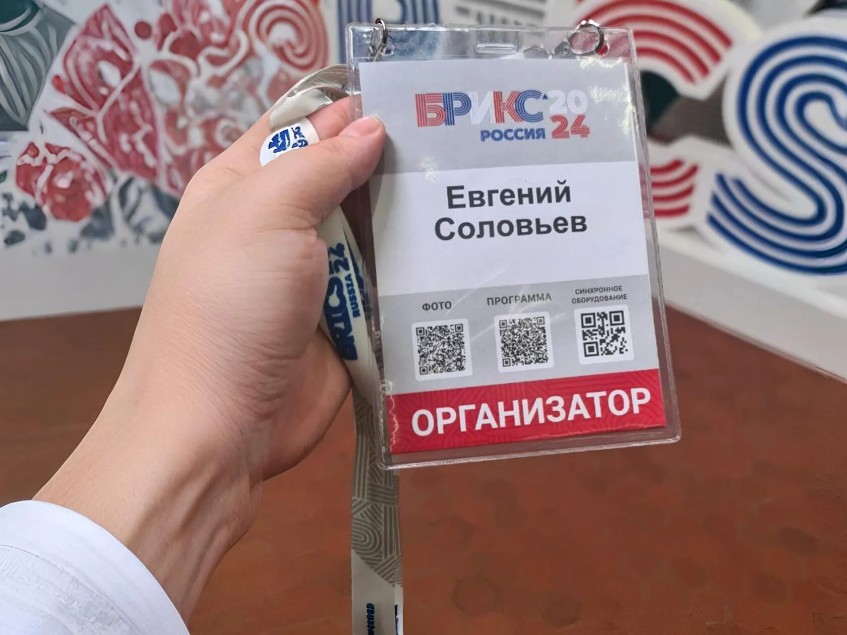 Бейджи на картоне