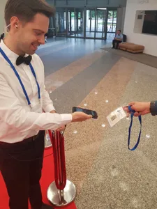 FIABCI 2019: проход по бейджу через сканер